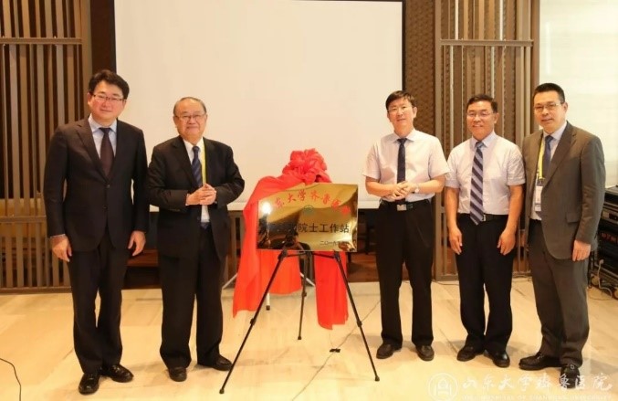 2019年5月31日,戴尅戎院士受聘山东大学兼职讲席教授暨山东大学齐鲁医院戴尅戎院士工作站成立