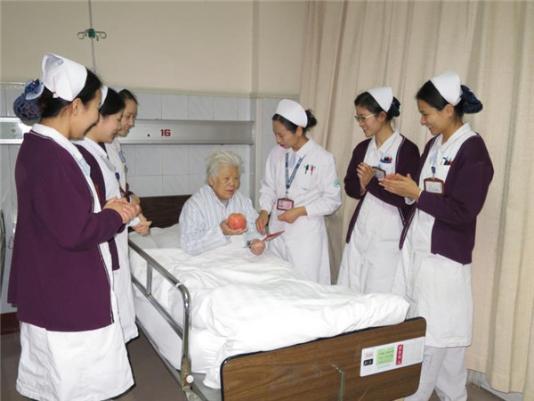 齐鲁医院跨年夜里的温情坚守与温馨相伴——山东大学齐鲁医院跨年夜图片集锦