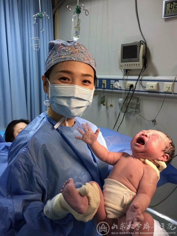 为生命“守岁” 医护人员的春节坚守(一)