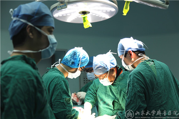为生命“守岁” 医护人员的春节坚守(一)