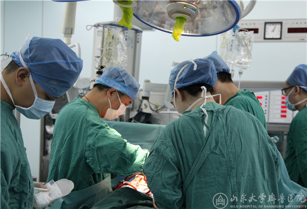 为生命“守岁” 医护人员的春节坚守(一)