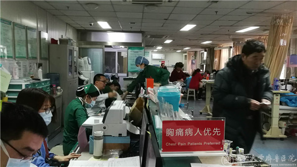 为生命“守岁” 医护人员的春节坚守(一)