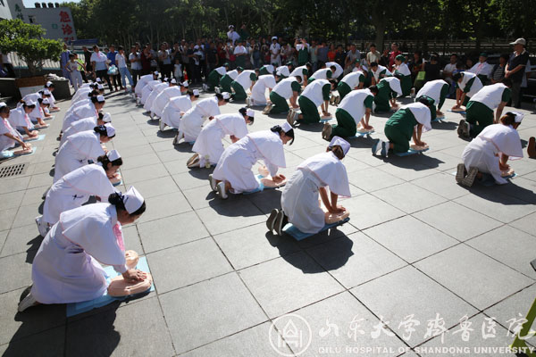 我院举办庆祝“世界急救日”暨“生命卫士,救在身边”百人心肺复苏演示活动